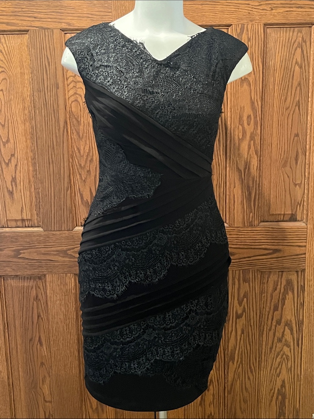 Jax Lace Sheath Dress - Elegant Women's Cocktail Dress